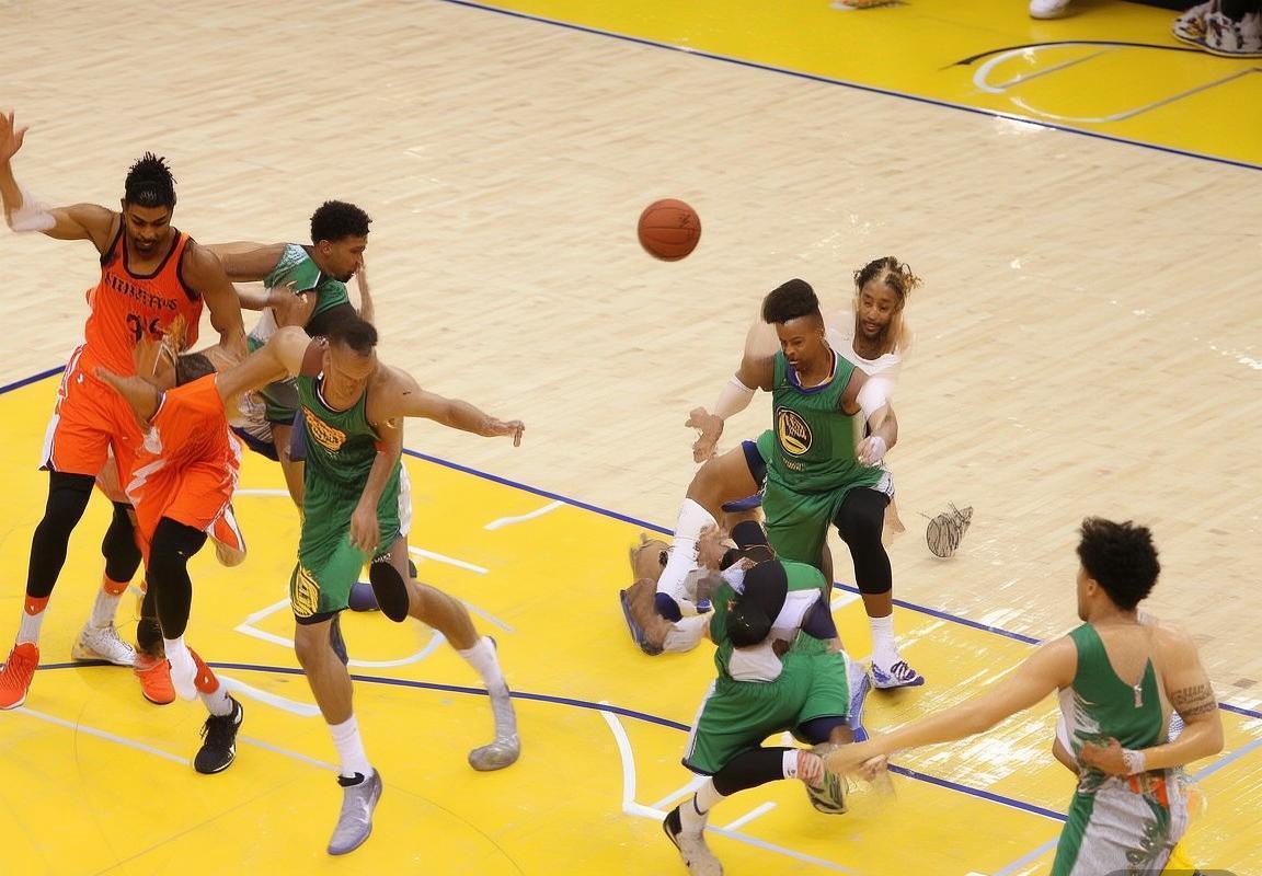 休斯顿火箭VS金州勇士：巅峰对决精彩瞬间回顾(图4)